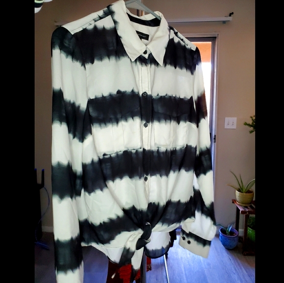 INC Button up - Picture 2 of 4